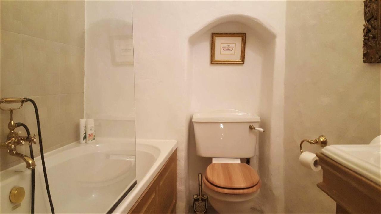 شقة Cozy Old Town Historic House تالين المظهر الخارجي الصورة